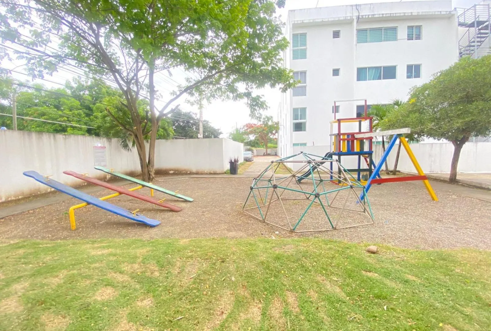 Hermoso Conjunto Residencial Con Piscina Santiago De Los Caballeros República Dominicana